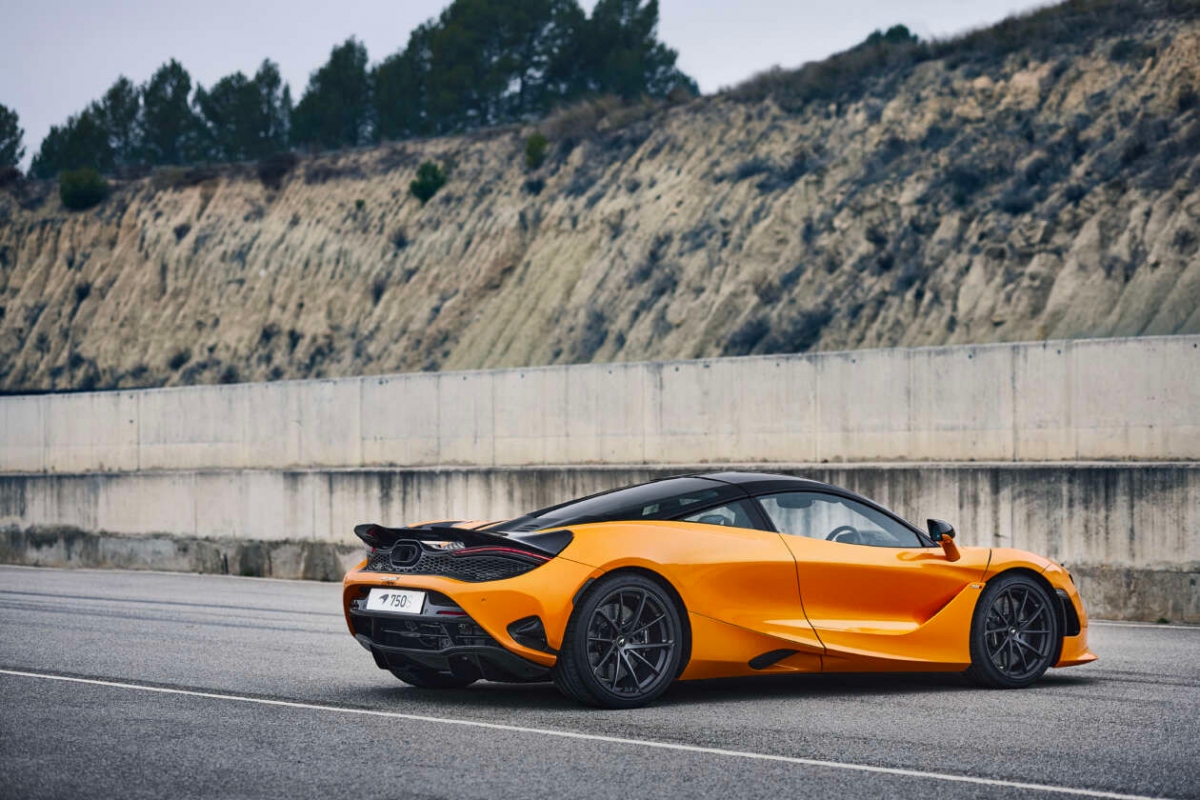 Cận cảnh bộ đôi siêu xe 750 mã lực McLaren 750S Coupé và Spider - Ảnh 9.