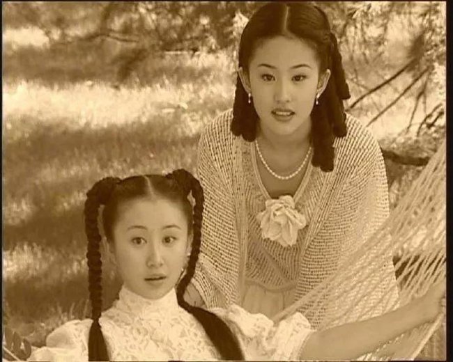 Đối thủ của Lưu Diệc Phi mới 13 tuổi đã đẹp khuynh đảo màn ảnh, giờ xuống sắc phải đi bán hàng online - Ảnh 4.