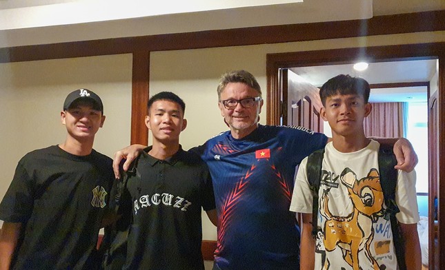 3 cầu thủ U22 Việt Nam rời Campuchia về nước - Ảnh 1.
