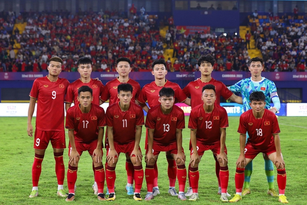 Tiền đạo 1m80 để tóc cực cháy lập siêu phẩm giúp U22 Việt Nam tại SEA Games 32 - Ảnh 17.