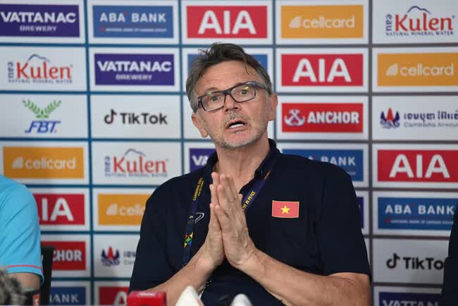 HLV Troussier: ‘Tôi muốn tạo triết lý khác với thời ông Park, đưa bóng đá Việt Nam tiệm cận châu lục’ - Ảnh 4.