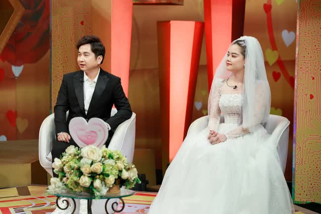 Bằng Cường: Bị vợ kém 12 tuổi nghi ngờ giới tính, ghen tuông vì người lạ nhắn tin