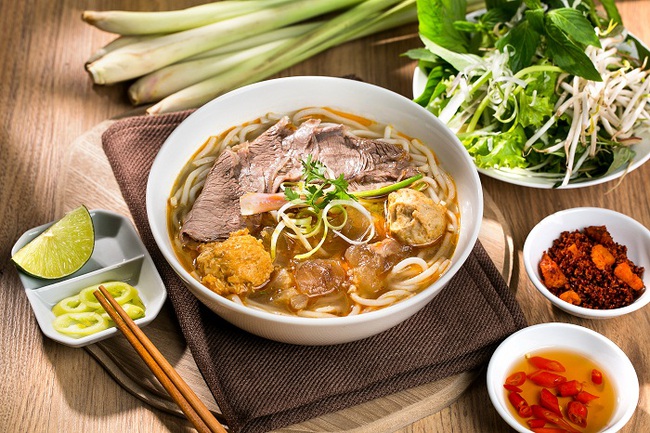 Du khách Hàn Quốc bị hương thơm của đặc sản Việt Nam dẫn dụ: Đi hết từ ngỡ ngàng này tới ngỡ ngàng khác - Ảnh 2. Du khách Hàn Quốc bị hương thơm của đặc sản Việt Nam dẫn dụ: Đi hết từ ngỡ ngàng này tới ngỡ ngàng khác - Ảnh 2.