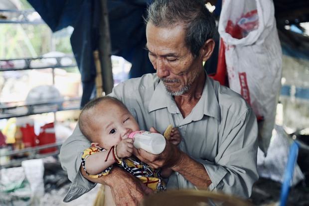 Lời khẩn cầu của ông nội xin cứu bé gái 14 tháng tuổi phải bỏ một bên mắt vì ung thư - Ảnh 4.