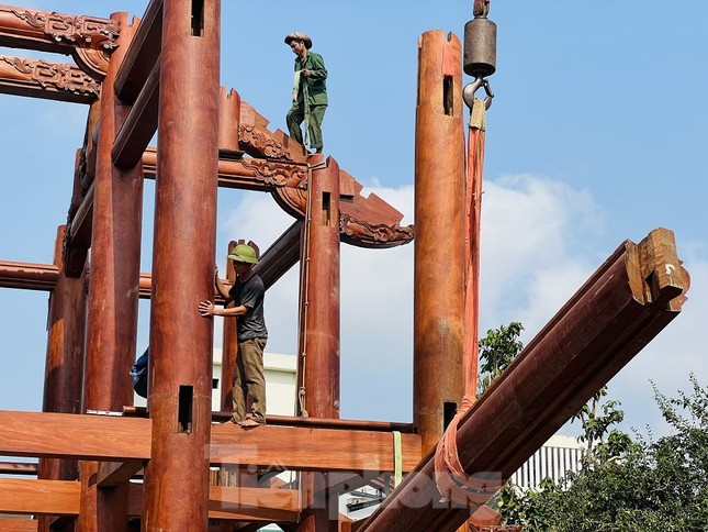 Đại gia Quảng Ngãi đang tháo dỡ biệt phủ xây trái phép - Ảnh 7.
