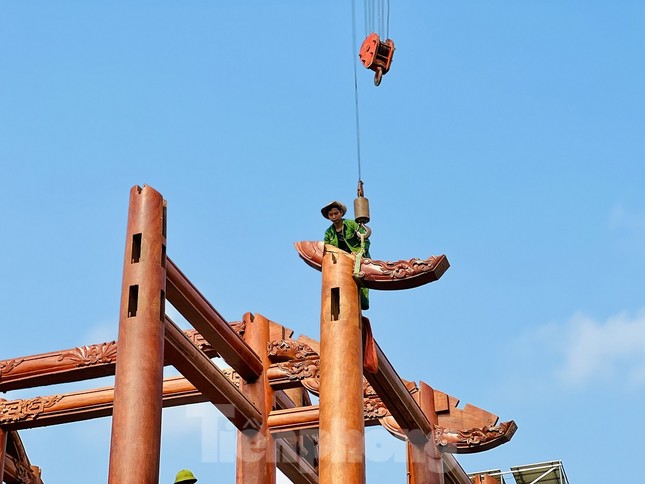 Đại gia Quảng Ngãi đang tháo dỡ biệt phủ xây trái phép - Ảnh 11.