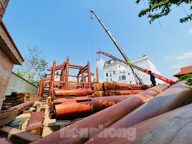 Đại gia Quảng Ngãi đang tháo dỡ biệt phủ xây trái phép - Ảnh 10.