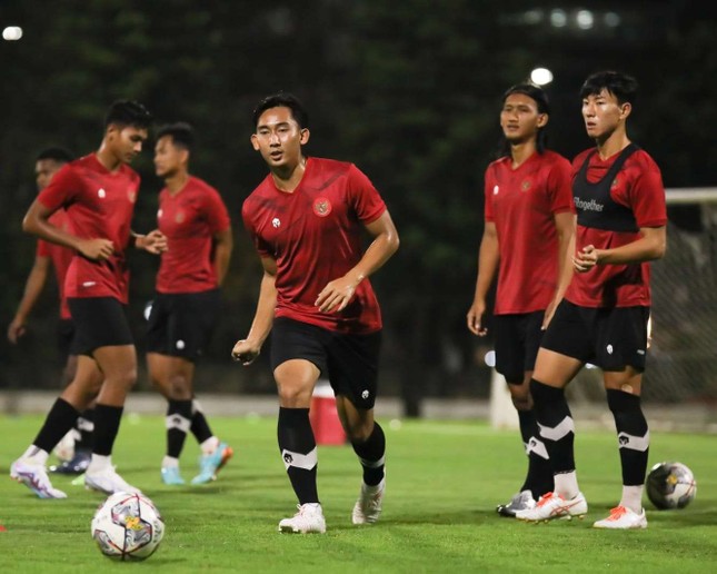 Sợ bị tăng cân trước SEA Games 32, các cầu thủ U22 Indonesia bị cấm ‘về quê ăn Tết’ - Ảnh 2.