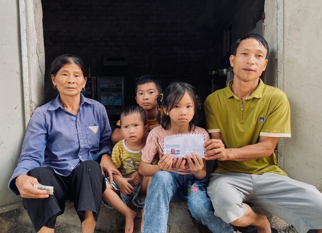 Bố 3 cháu bé bị thương trong vụ nổ gara ô tô chia sẻ tiền hỗ trợ đến các gia đình cùng gặp nạn - Ảnh 3.