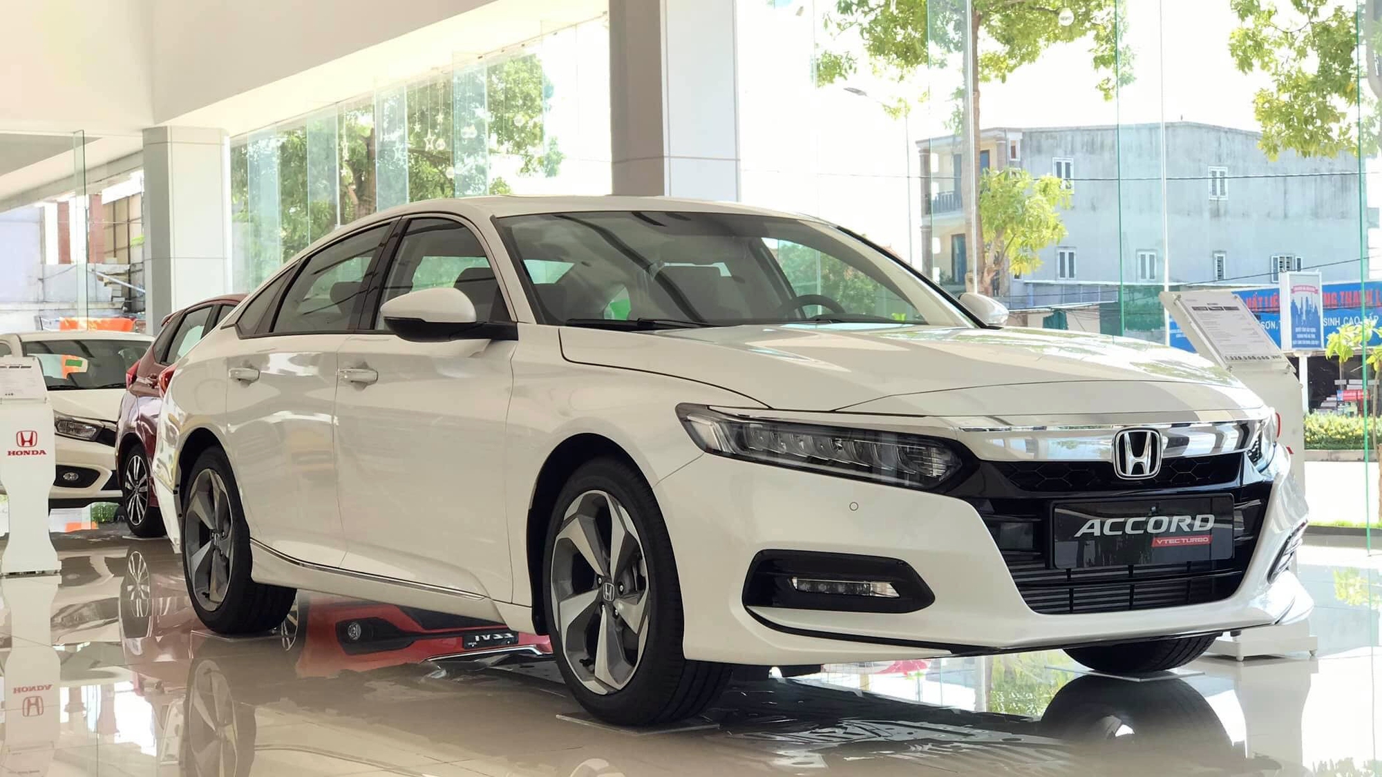 Xả hàng Honda giảm giá Accord tới 150 triệu đồng - Ảnh 1.