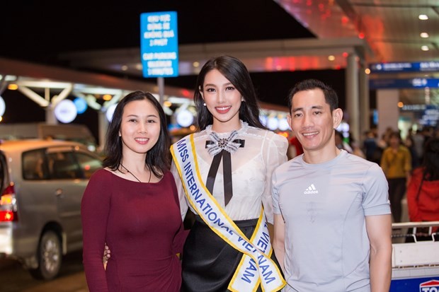 Mẹ Hoa hậu Thùy Tiên: Tôi không hề bỏ rơi con gái - Ảnh 1.