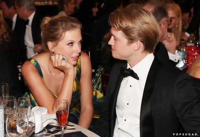 6 năm yêu ngỡ như định mệnh của Taylor Swift và tài tử Joe Alwyn: Nàng viết tận 9 bài hát nói về chàng, tranh cãi thái độ đàng trai - Ảnh 25.