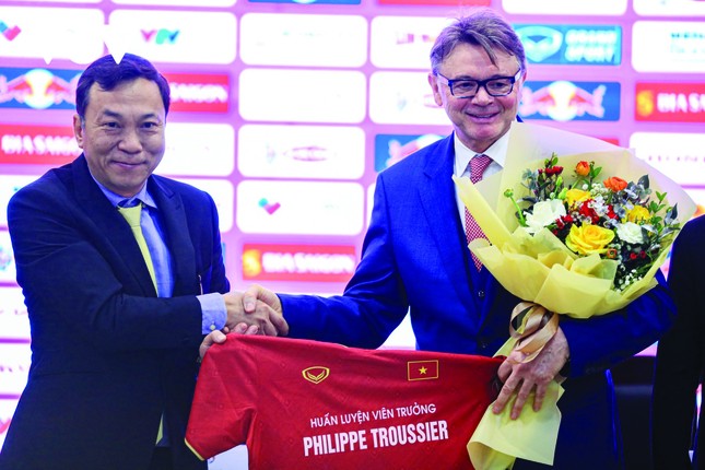 Philippe Troussier: Canh bạc triệu đô của bóng đá Việt - Ảnh 1.