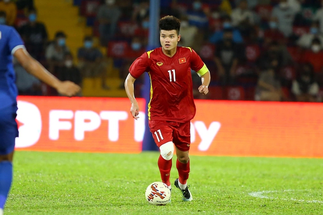  Cầu thủ Nguyễn Văn Tùng xăm điều đặc biệt của bạn gái lên tay  - Ảnh 1.