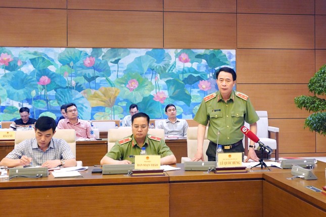 Trung tướng Lê Quốc Hùng lý giải việc cấp căn cước cho người gốc Việt - Ảnh 1.