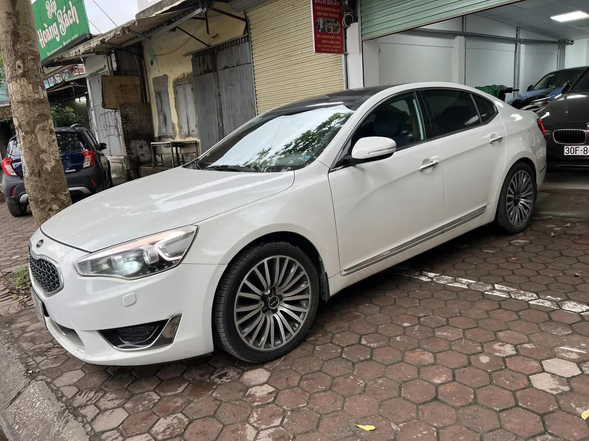 Có gần 600 triệu mà không mua Vios mới thì có thể cân nhắc chiếc Kia Cadenza này: Đời 2015, chạy 13 vạn km, quá nhiều option - Ảnh 1.