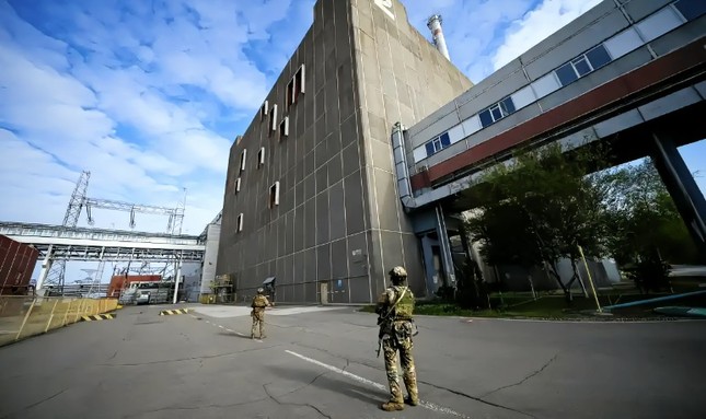 Nga sơ tán hàng ngàn người, nhà máy hạt nhân Zaporizhzhia nguy cơ thiếu nhân viên nghiêm trọng - Ảnh 1.