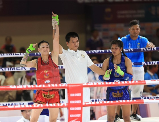 Cùng xem Bùi Yến Ly vô địch SEA Games 32 sau khi thắng võ sĩ chủ nhà Campuchia - Ảnh 1.