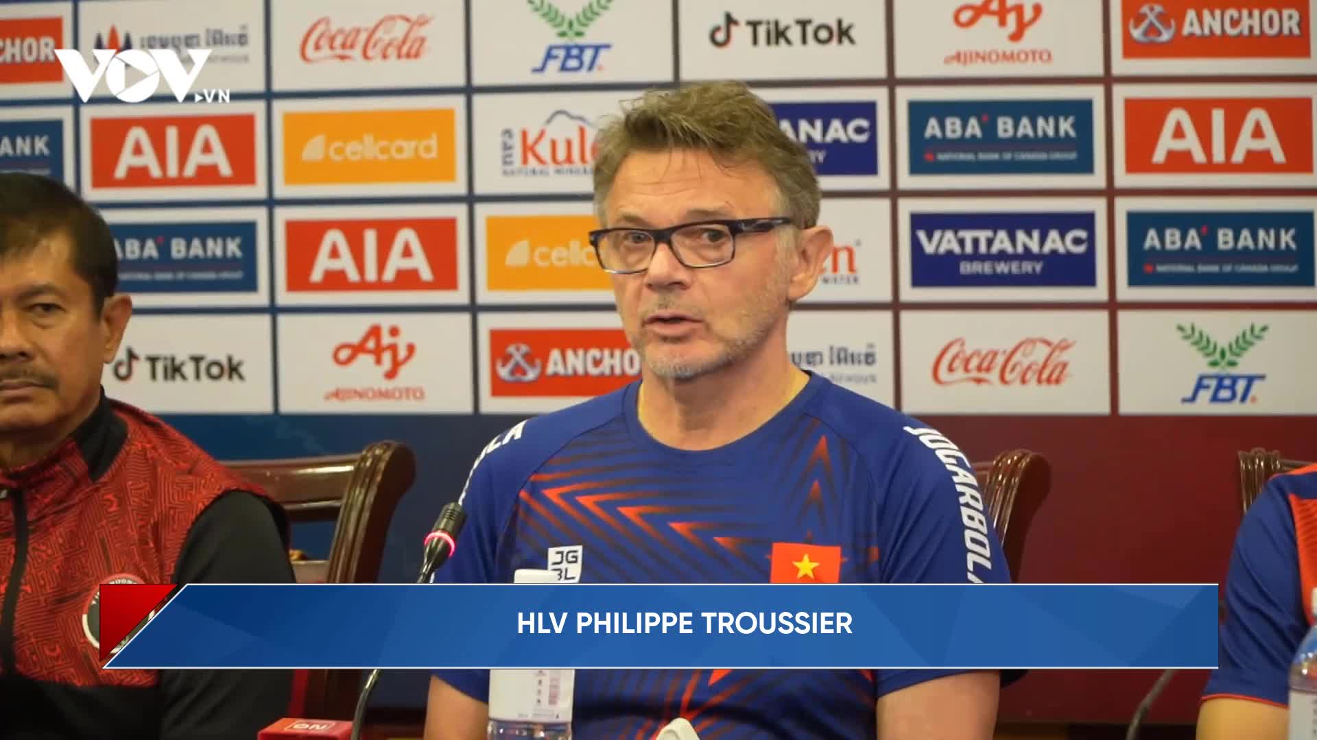 HLV Troussier nói gì khi bóng đá Việt Nam đấu Indonesia từ SEA Games tới Asian Cup?