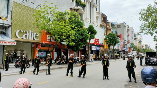 Chân dung Tuấn ‘thần đèn’ và Mạnh ‘gỗ’, hai trùm giang hồ xứ Thanh vừa bị công an bao vây nhà riêng - Ảnh 3.