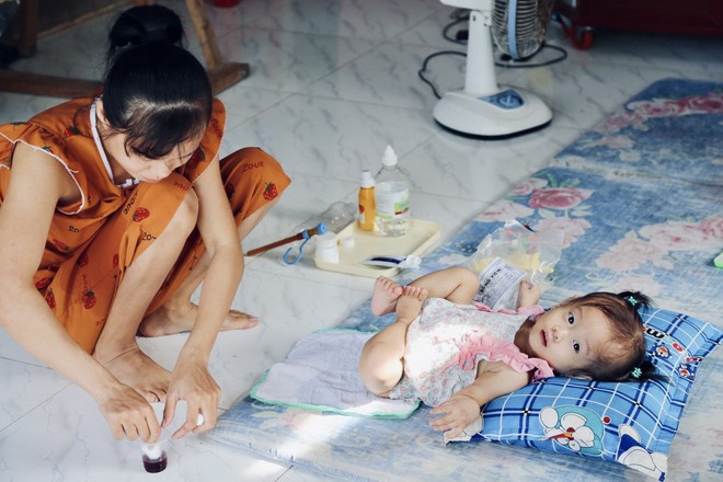 Mẹ bệnh không dám đi chữa trị, gom góp tiền cứu con gái 2 tuổi bị thận ứ nước, suy dinh dưỡng nặng - Ảnh 5.