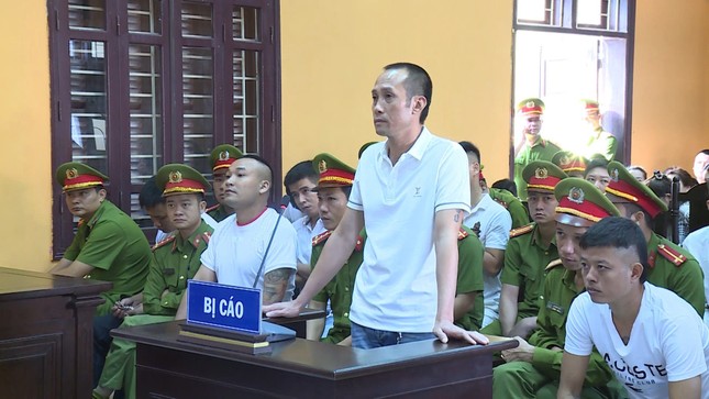 Chân dung Tuấn ‘thần đèn’ và Mạnh ‘gỗ’, hai trùm giang hồ xứ Thanh vừa bị công an bao vây nhà riêng - Ảnh 1.