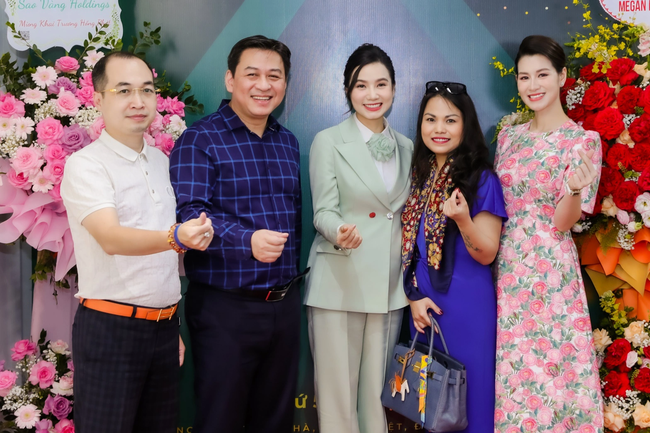 Diễn viên Lương Giang hé lộ về chồng: Là chuyên gia tài chính, sở hữu nhiều công ty, tối là về với vợ con