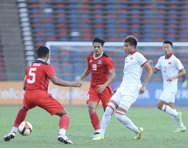 Trực tiếp U22 Indonesia vs U22 Việt Nam 1-0 (H1): Komang mở tỷ số - Ảnh 2.
