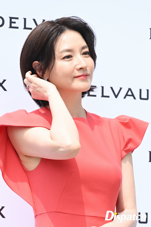 Nàng Dae Jang Geum Lee Young Ae khoe nhan sắc tuổi 52 - Ảnh 4.