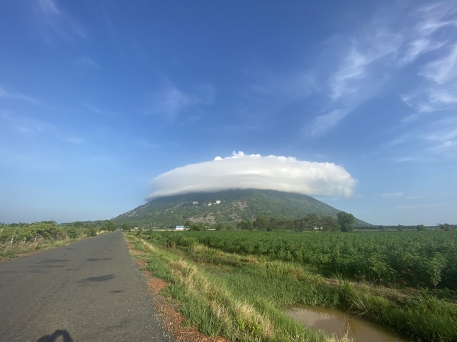 ‘Mũ mây’ tái xuất tại núi Bà Đen Tây Ninh - Ảnh 2.