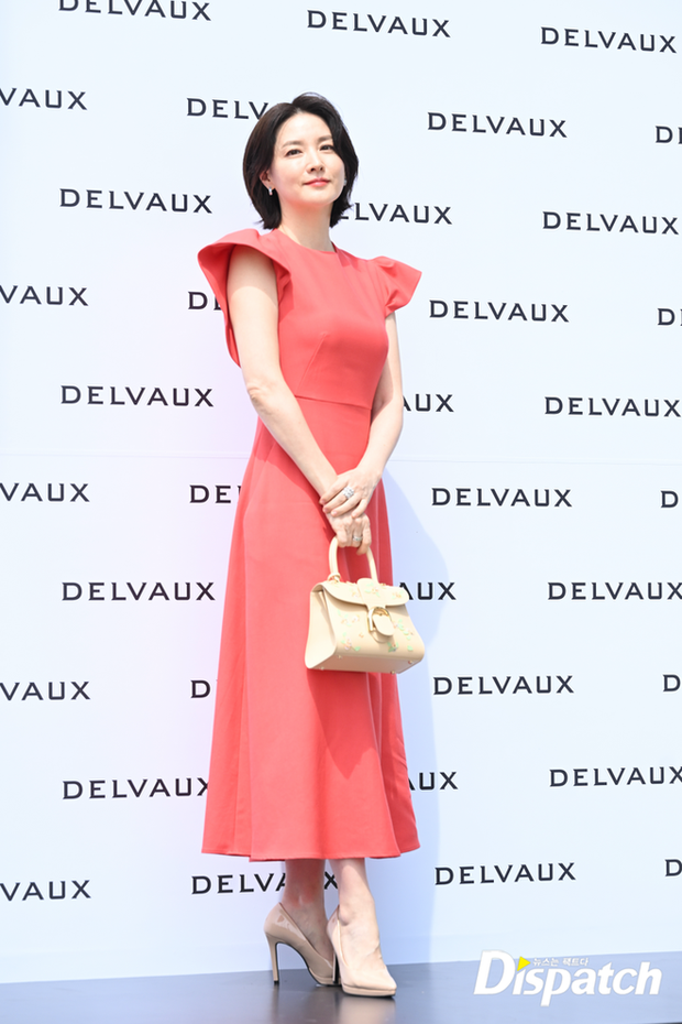 Nàng Dae Jang Geum Lee Young Ae khoe nhan sắc tuổi 52 - Ảnh 2.