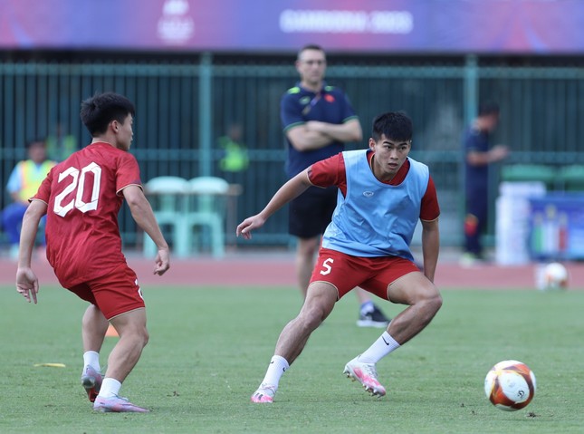 Trực tiếp U22 Indonesia vs U22 Việt Nam 0-0 (H1): Vững tin chiến thắng - Ảnh 3.