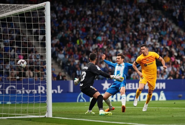 Hạ Espanyol 4-2, Barcelona chính thức vô địch La Liga trước 4 vòng đấu - Ảnh 1.