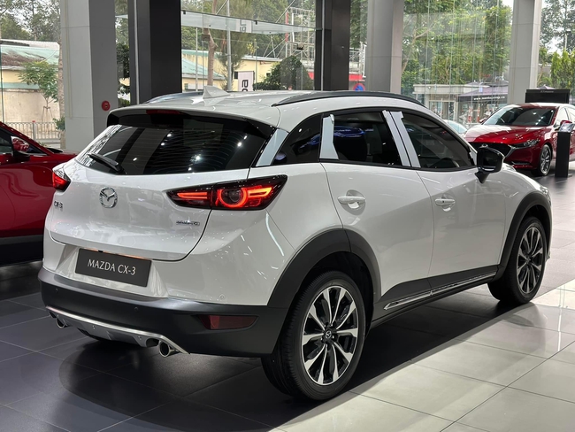 Mazda CX-3 lần đầu giảm 100 triệu tại Việt Nam: Giá khởi điểm chỉ ngang Sonet, nỗ lực tìm khách trước Creta và Seltos - Ảnh 3.