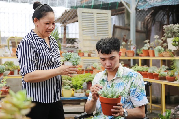  Chàng thạc sĩ mất đôi chân, từng trầm cảm đến mức tự tử: Mẹ đã kéo tôi ra khỏi quãng thời gian tăm tối nhất cuộc đời - Ảnh 6.