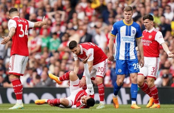 Arteta xin lỗi vì Arsenal “sụp đổ” không thể chấp nhận - Ảnh 2.