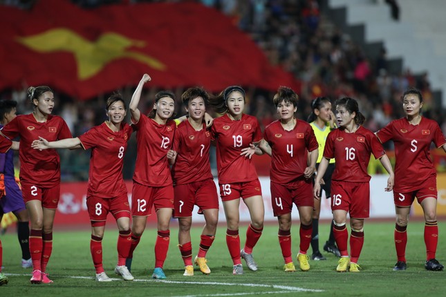 Chung kết bóng đá nữ Việt Nam vs nữ Myanmar 2-0 (H2): Thanh Nhã lập siêu phẩm, Việt Nam chạm vào HCV - Ảnh 1.
