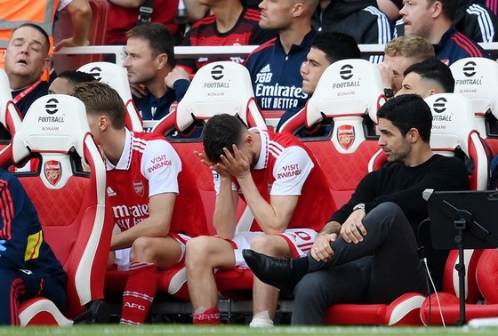Arteta xin lỗi vì Arsenal “sụp đổ” không thể chấp nhận - Ảnh 1.