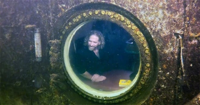 Người đàn ông phá kỷ lục thế giới, sống dưới nước 74 ngày - Ảnh 1.