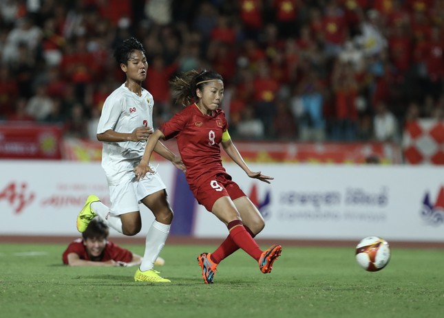 Chung kết bóng đá nữ Việt Nam vs nữ Myanmar 1-0 (H1): Huỳnh Như lỡ cơ hội gia tăng cách biệt - Ảnh 1.