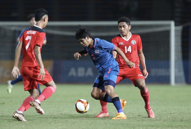 Trực tiếp chung kết U22 Indonesia vs U22 Thái Lan 0-0 (H1): Lần đầu cho Indonesia? - Ảnh 1.