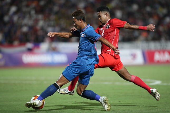 Trực tiếp chung kết U22 Indonesia vs U22 Thái Lan 1-0 (H1): Indonesia có bàn mở tỷ số - Ảnh 1.