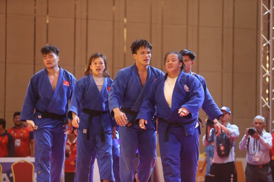 Võ sĩ judo Việt Nam hoàn tất tấm HCV thứ 8 ở SEA Games 32 - Ảnh 1.