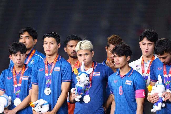 Cầu thủ Thái Lan buồn tiu nghỉu, ôm cái kết đắng sau màn khiêu khích xấu xí ở chung kết SEA Games - Ảnh 10.