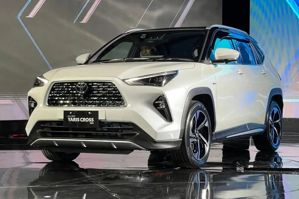 Ra mắt Toyota Yaris Cross 2023: Giá quy đổi từ hơn 550 triệu đồng, về Việt Nam sẽ làm khó Seltos, Creta - Ảnh 2.