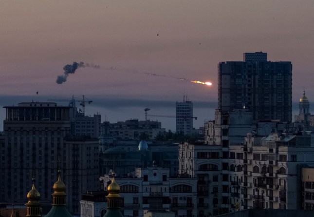 Quân đội Ukraine tuyên bố bắn rơi 29 tên lửa hành trình - Ảnh 1.