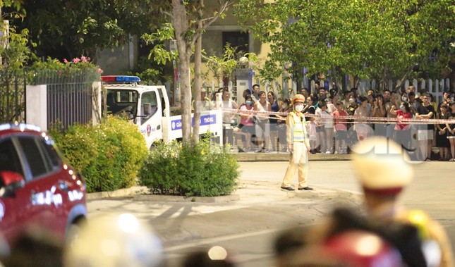 Cảnh sát phong tỏa khu vực nhà cựu Bí thư Lào Cai Nguyễn Văn Vịnh - Ảnh 13.