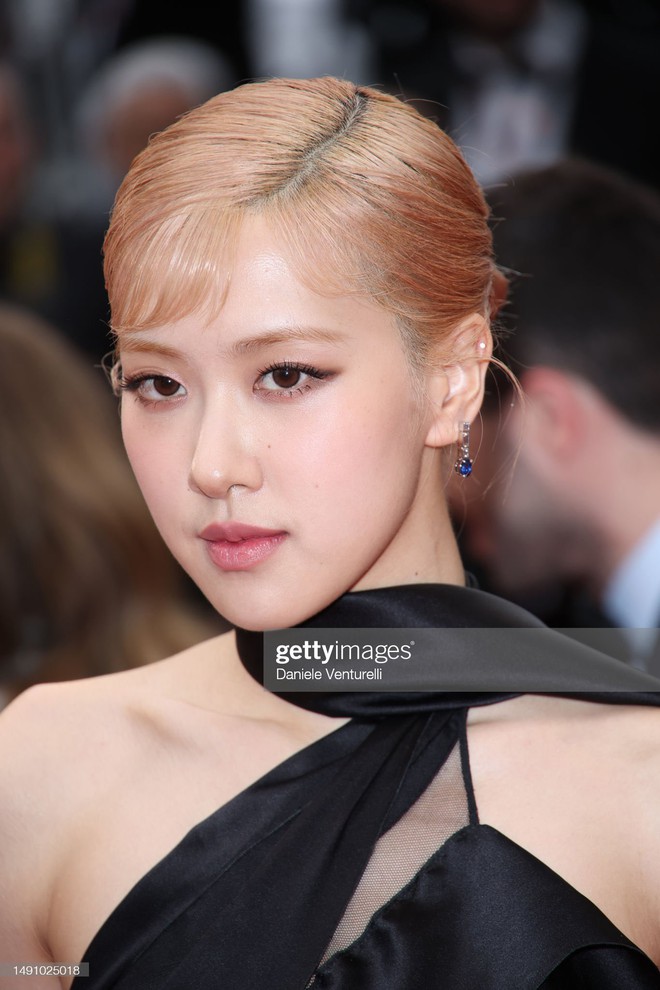 Rosé xuất hiện cực lạ tại LHP Cannes, hung thần Getty Images cũng chịu thua khi zoom cận - Ảnh 5.