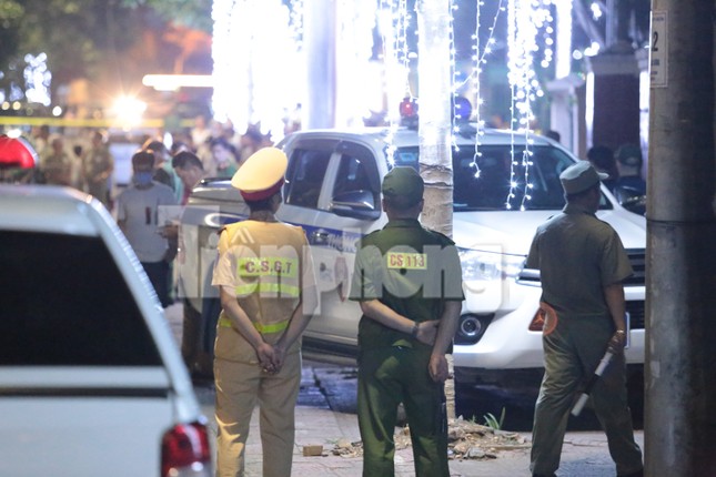 Cảnh sát phong tỏa khu vực nhà cựu Bí thư Lào Cai Nguyễn Văn Vịnh - Ảnh 11.