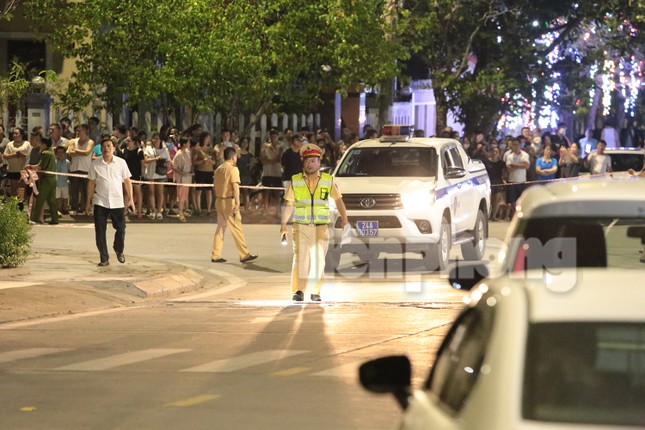 Cảnh sát phong tỏa khu vực nhà cựu Bí thư Lào Cai Nguyễn Văn Vịnh - Ảnh 8.